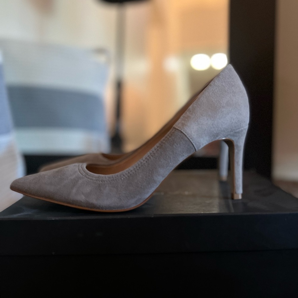 Tahari - Gray Two-tone Suede Pumps 7.5